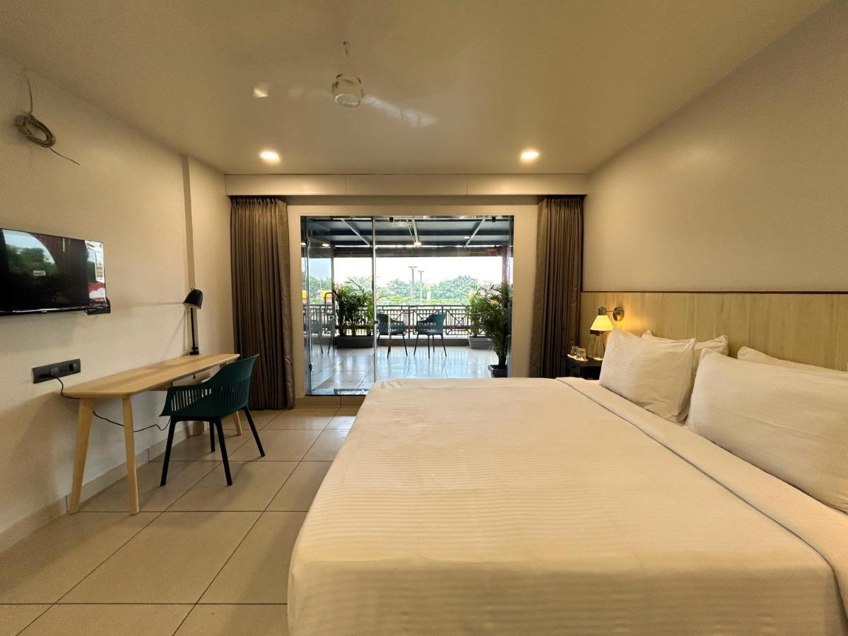 Antarim Express Hotel Bharuch ภายนอก รูปภาพ
